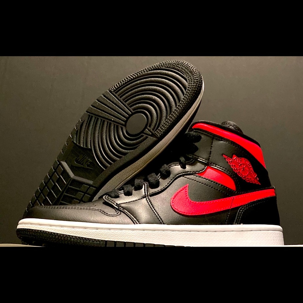 Jordan 1 Women’s 8 Siren Red 🚨 fast shipping Auth